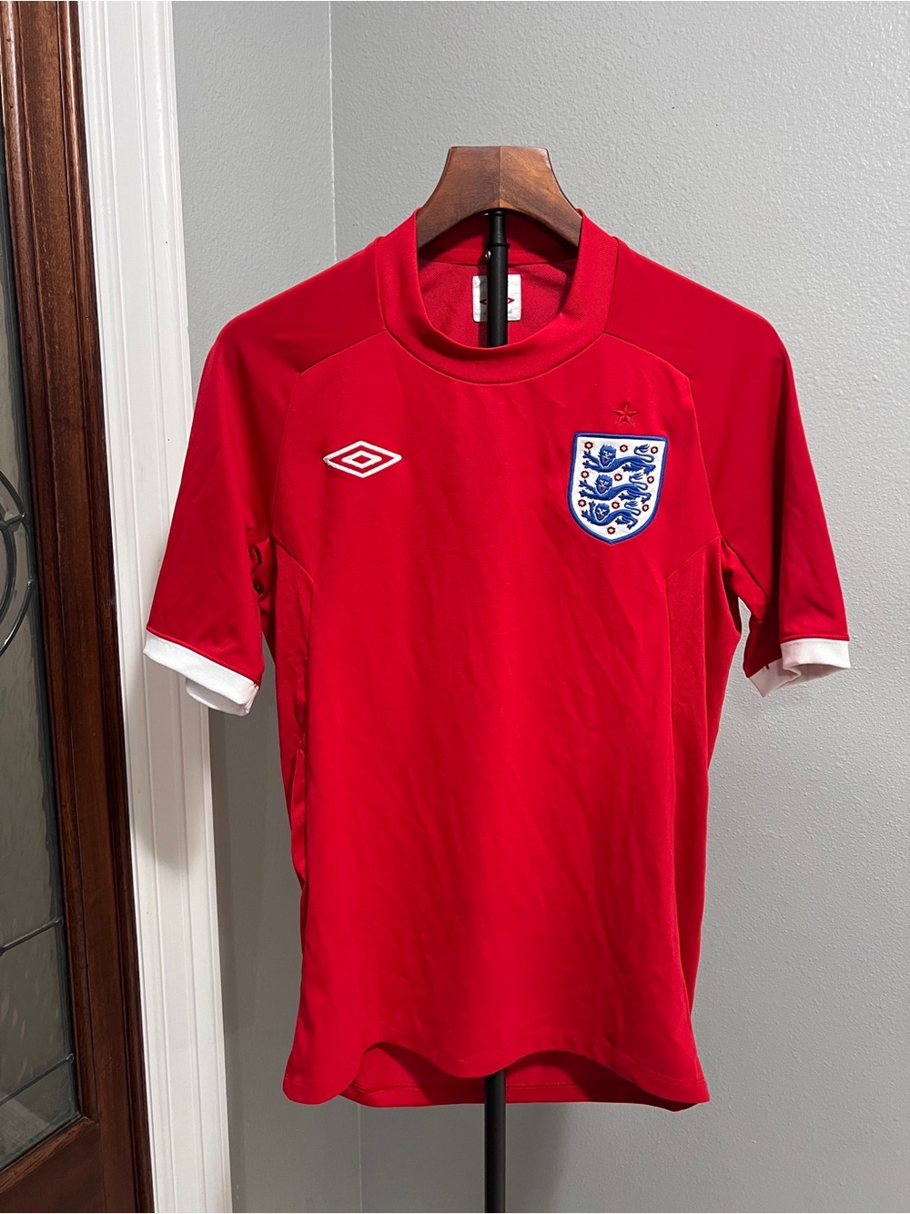 Umbro England 2010 2012 Away Football Soccer Jersey Shirt Red Size 36 Small EUC